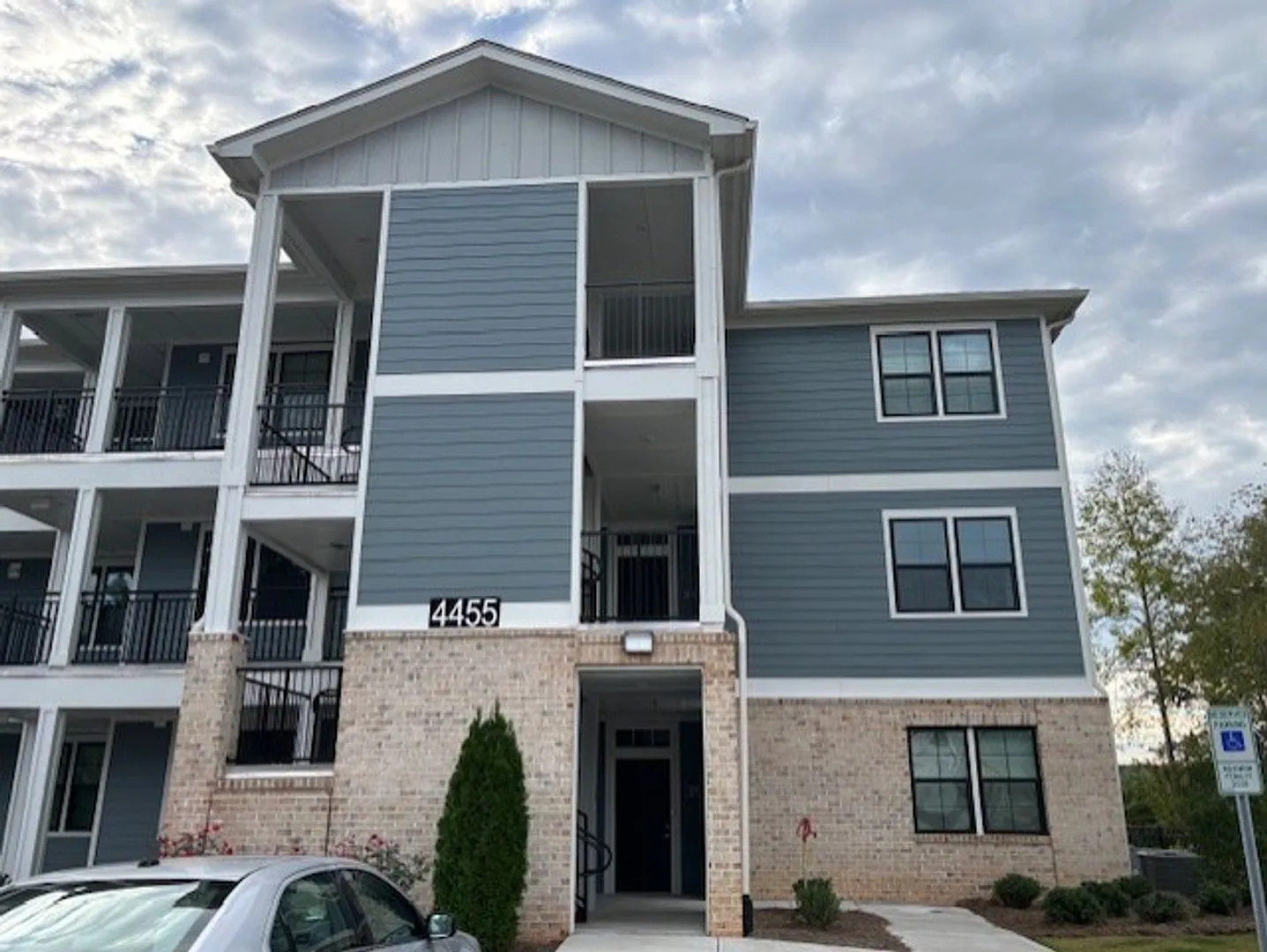 Luxury 2 Bed/2 Bath Condo - Waterfront View of Lake Norman - Open Floor Plan - Modern Kitchen - L... — Photo 1