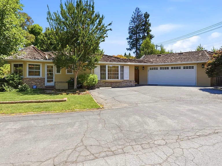 1825 White Oak Dr — Photo 1