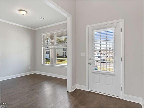 2nd image of 2101 Orchid Ln
