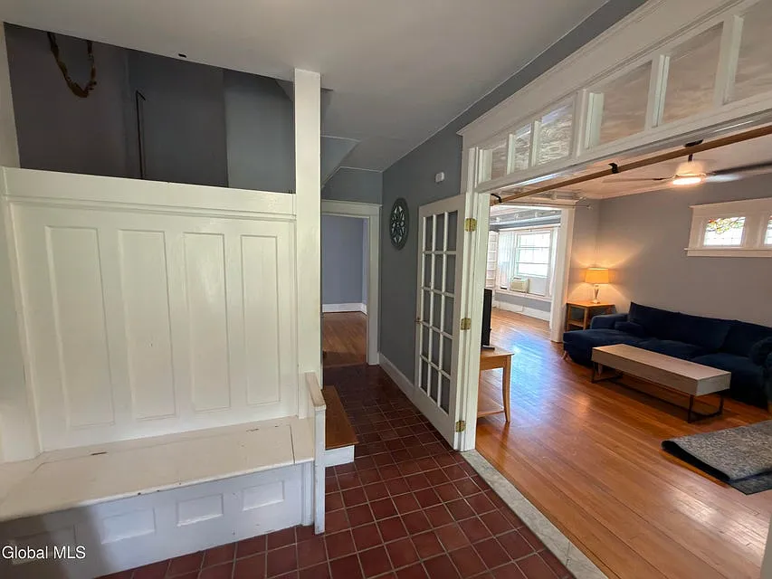 5 bed, 1832 sqft, $3,200 — Photo 3
