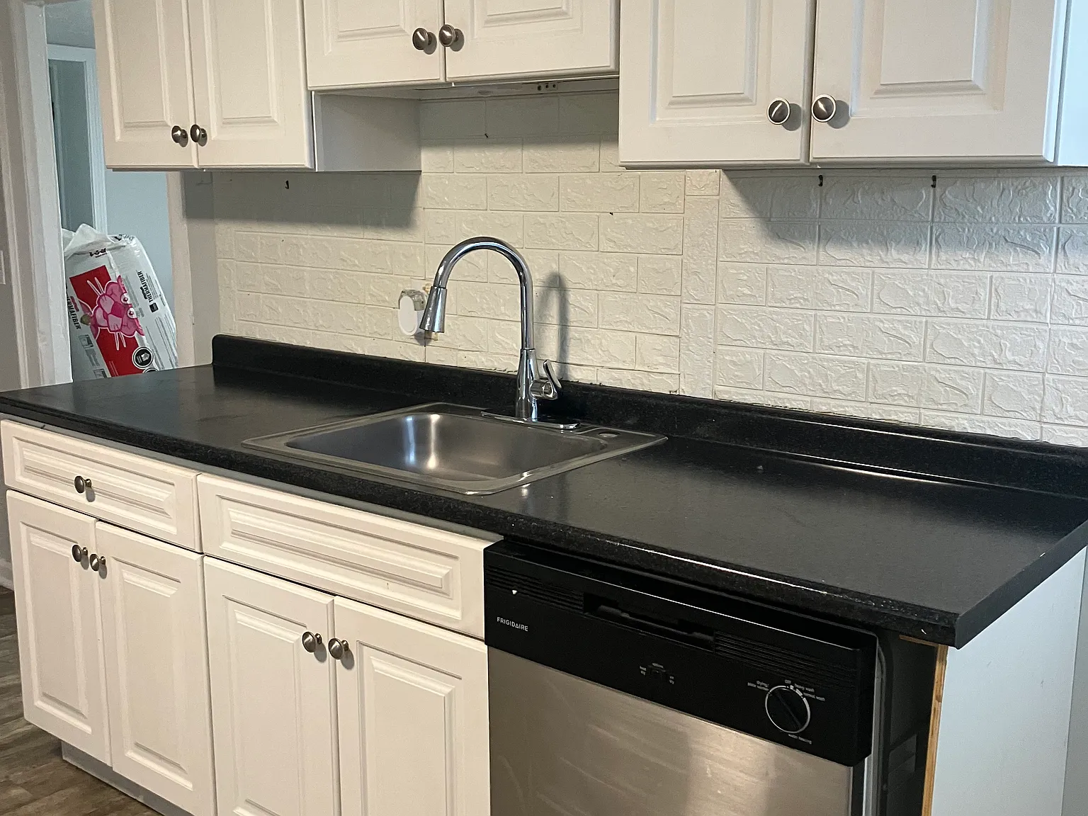 2 bed, 920 sqft, $1,750 — Photo 2