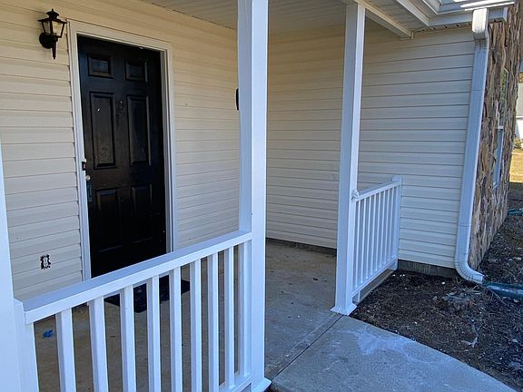 3rd image of 3865 Walters Park Dr