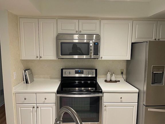 4th image of 5935 N High St APT 215