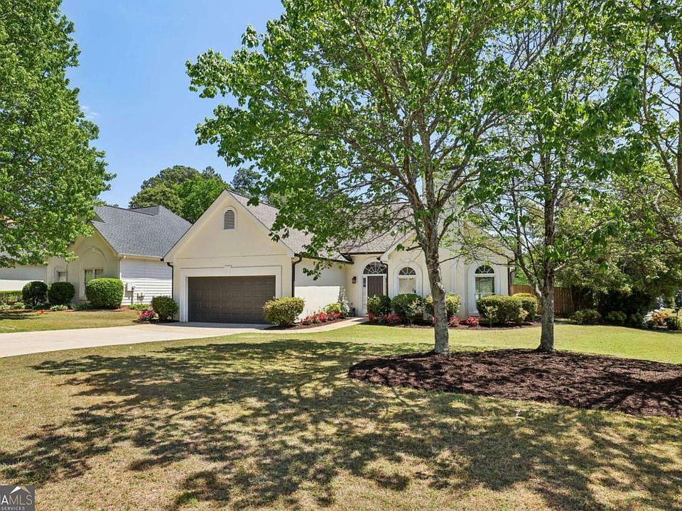 1st image of 755 Gates Ln