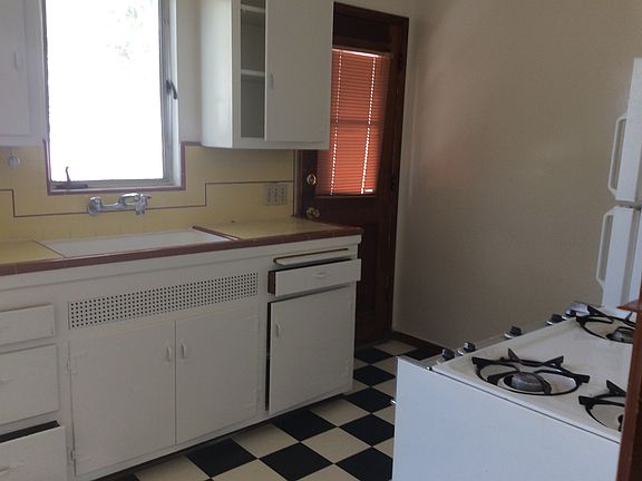 3rd image of 1539 Corinth Ave