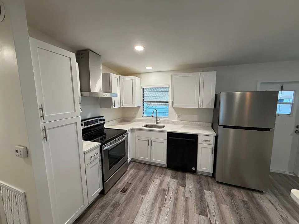 2 bed, 958 sqft, $1,600 — Photo 1