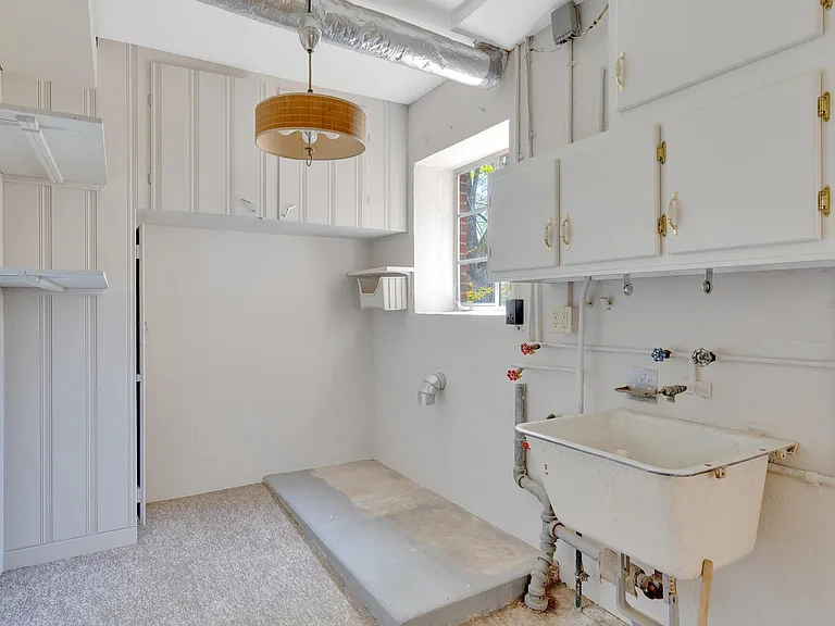 1109 James Blvd — Photo 32
