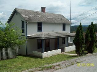 30 Taliaferro Ave, Hancock, MD 21750