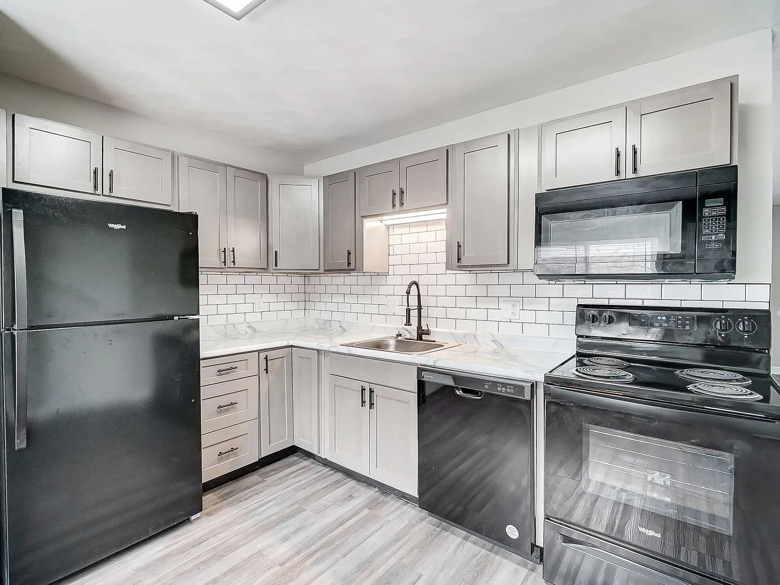 Hickory Creek Apartments — Photo 2