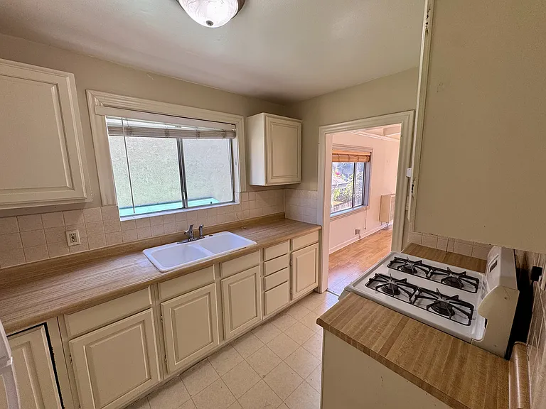 665 Imogen Ave — Photo 5