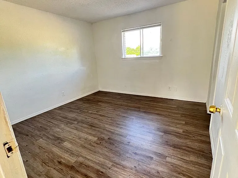 Eastgate Apartments — Photo 7