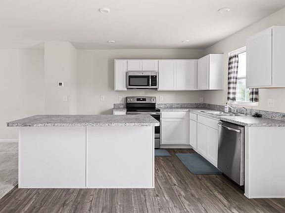 3rd image of 1012 Old Evergreen Dr