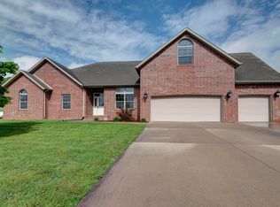 35 Pebble Beach Rd, Clever, MO 65631