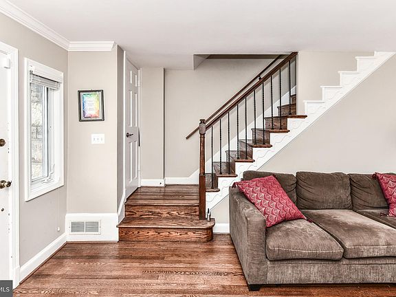 5th image of 1013 Colonial Ave