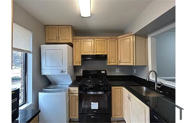 Building Photo - 5490 Cedar Ln #C2
