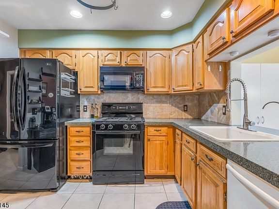5th image of 22 Amethyst Ln #22