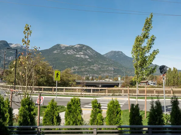 1502 Scott Cres #101, Squamish, BC V8B 1G4
