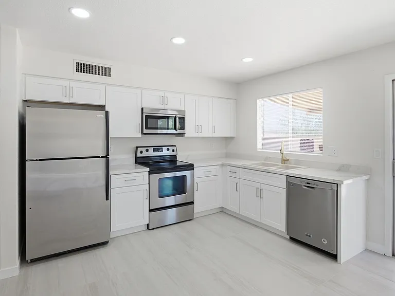 20230 N 33rd Dr — Photo 10