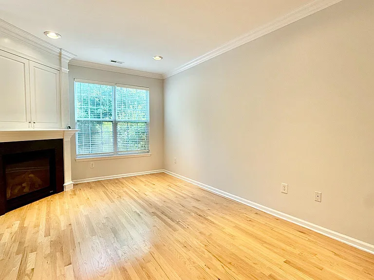 40 Truman Ave — Photo 9