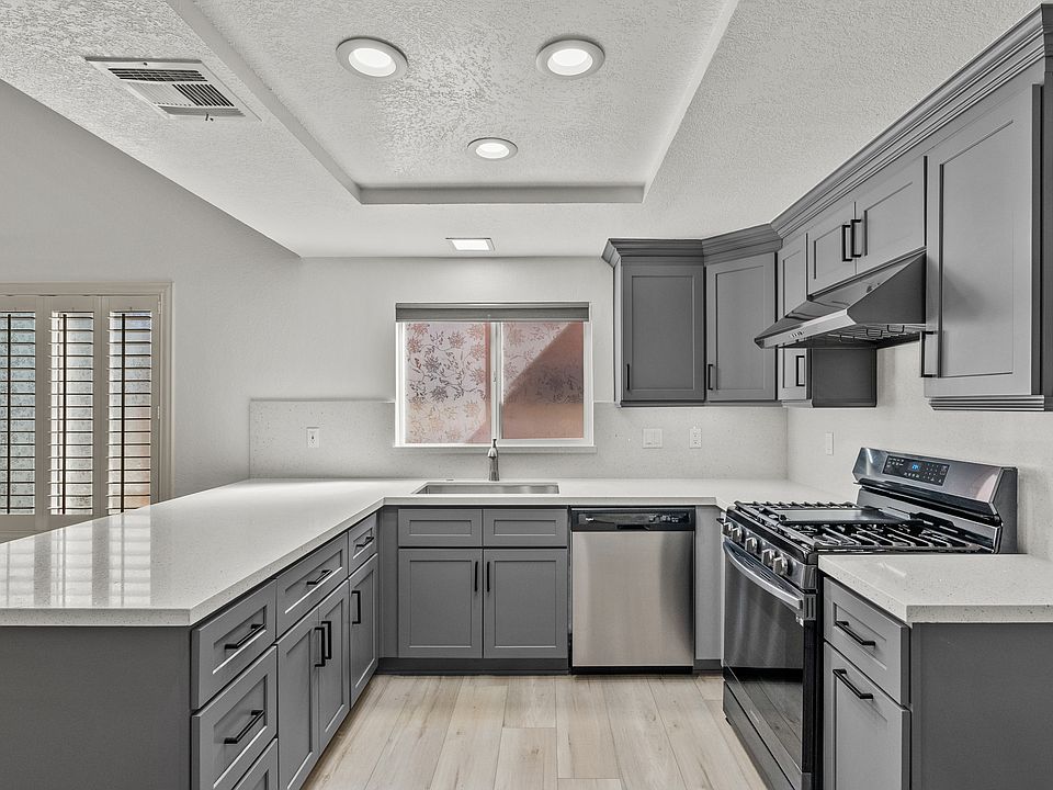 1st image of 28810 Flowerpark Dr