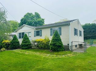 85 Locust Dr, Rocky Point, NY 11778