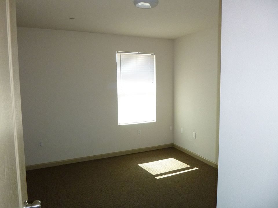 1st image of 5956-5974 Woodland Dr #5974-1