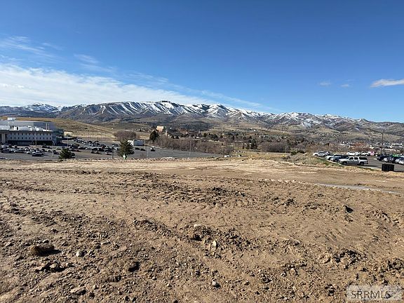 3rd image of 15 Falcon Ridge Dr