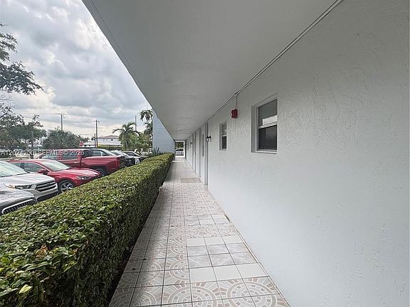 4th image of 3551 NE 169th St APT 104