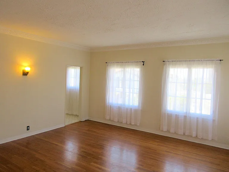 6022 W 8th St #5 — Photo 5