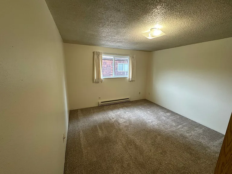 197-2105-09 Lincoln — Photo 16