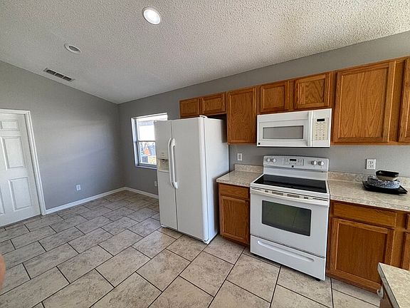 4th image of 715 Piermont Dr
