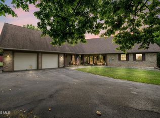 5002 Black Rd, Monclova, OH 43542