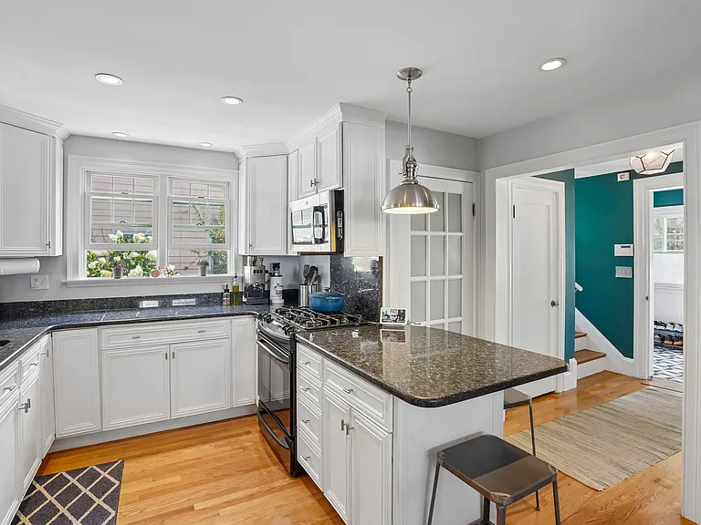 3 Woburn St — Photo 16