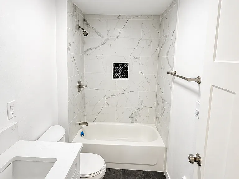 Claxter Ct NE — Photo 3