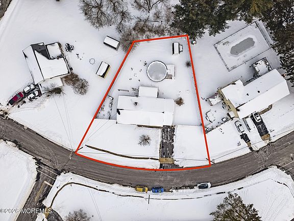 4th image of 126 Newbury Road