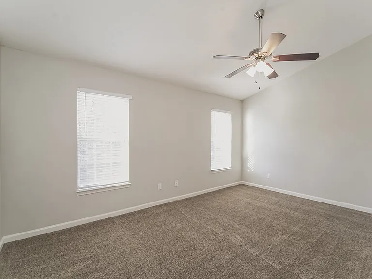 2700 Hampton View Ct — Photo 10