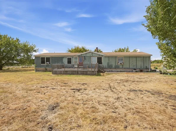 902 Old Church Rd, Waxahachie, TX 75165