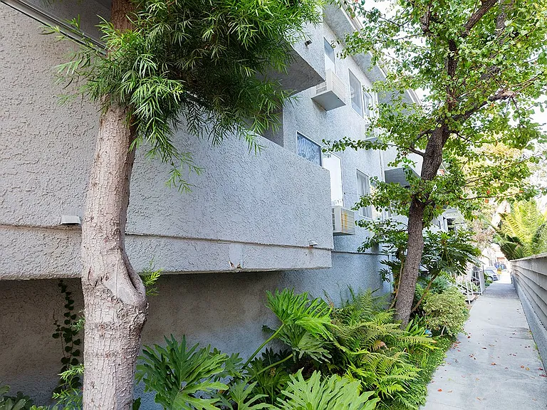 Sideyard of Vinton Apartments with view of balconies.
