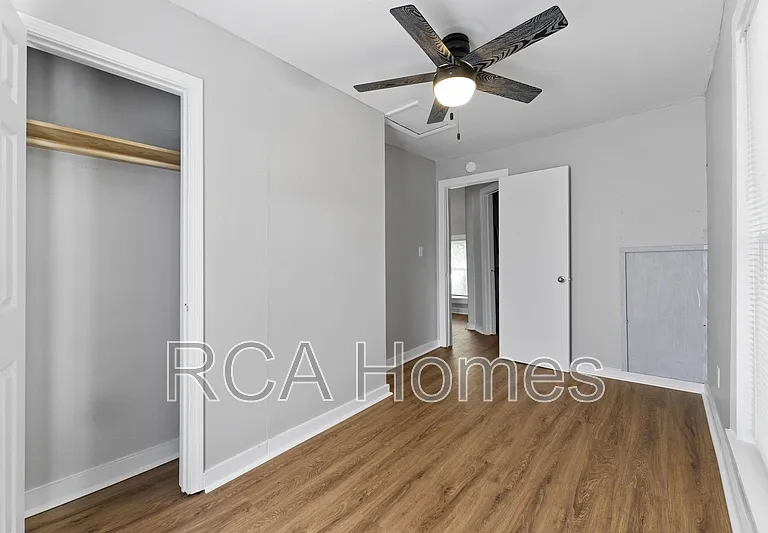 1441 E 11th St — Photo 11