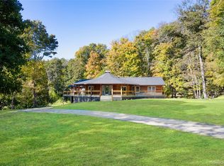 568 Oak Summit Rd, Millbrook, NY 12545