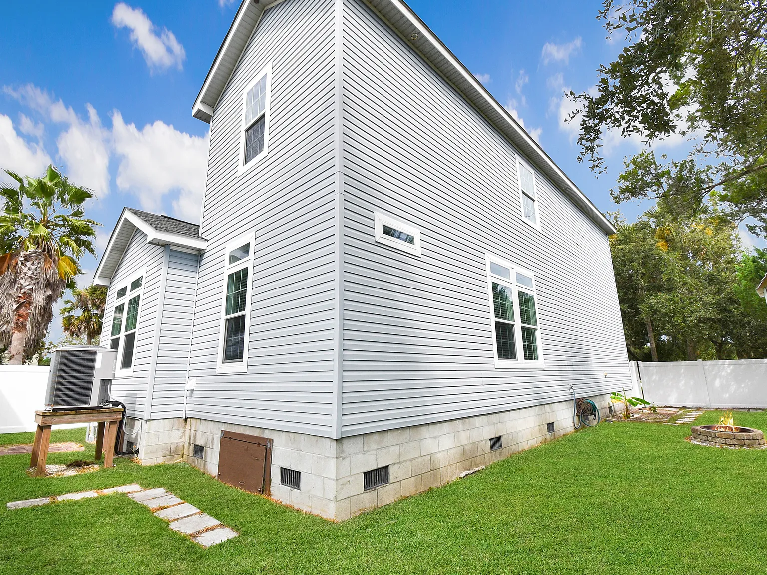 3 bed, 2.5 bath, 2128 sqft, $3,700 — Photo 4