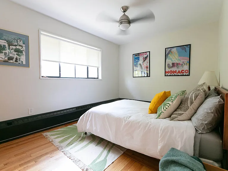 1060 Van Dyke — Photo 10