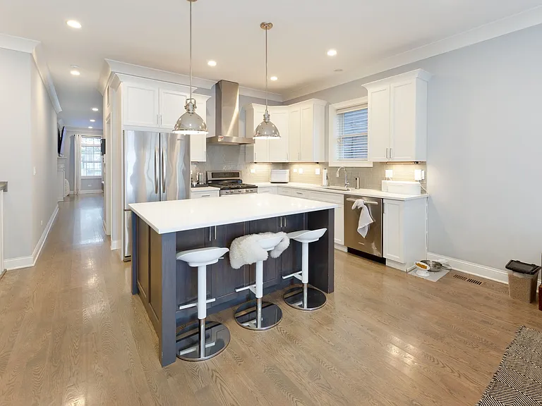 1254 W Oakdale Ave #1E — Photo 3