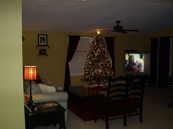 2nd veiw of living room