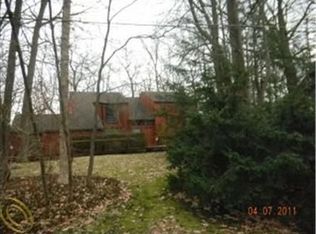 7371 Lindenmere Dr, Bloomfield Hills, MI 48301