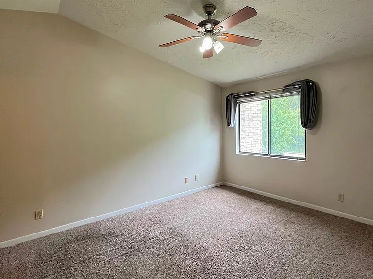 24 Woodland Hills Dr #11 — Photo 12