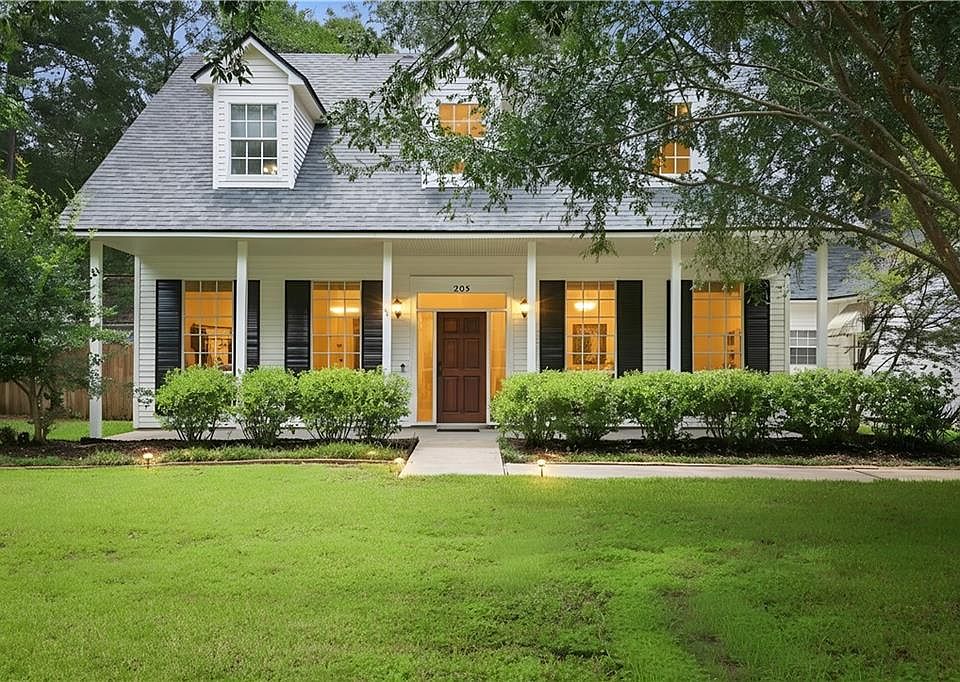1st image of 203 Chaucer Ln