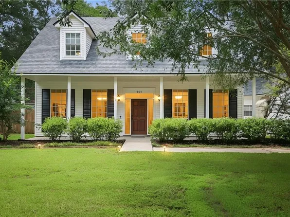 203 Chaucer Ln, Mandeville, LA 70448