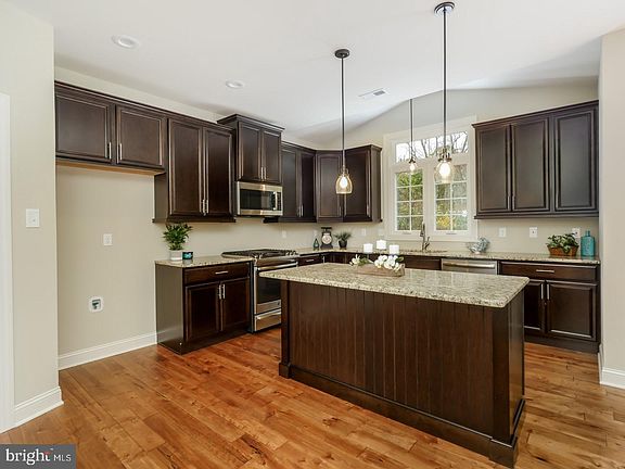 4th image of 6608 Ferry Rd