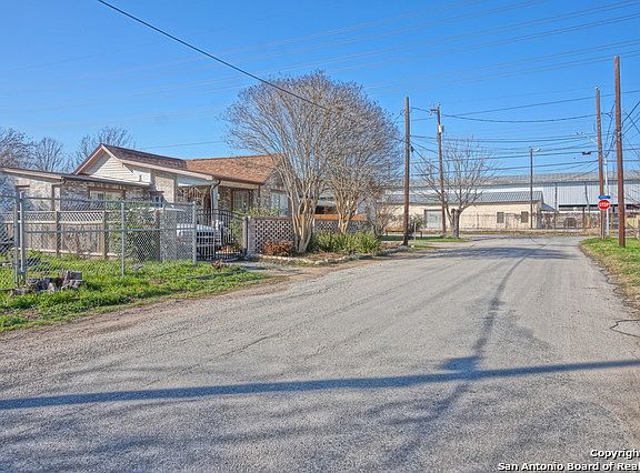 4th image of 1125 Rogers Ave